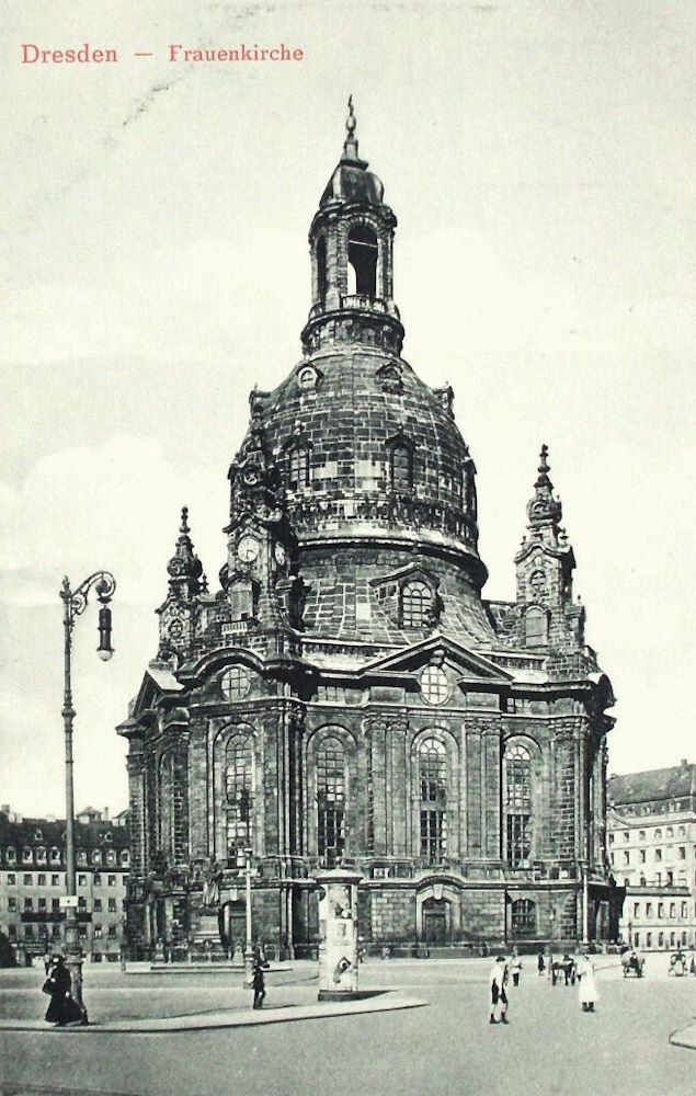 An der Frauenkirche  Dresden