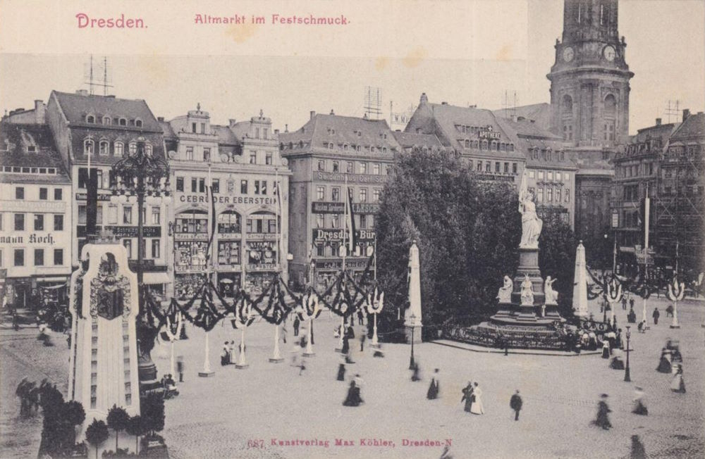 Altmarkt - S&uuml;dostseite quer mit Markt  Dresden