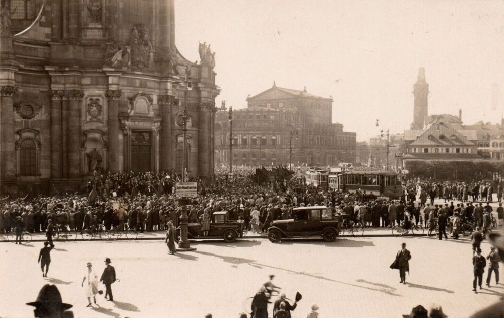 Schloßplatz  Dresden