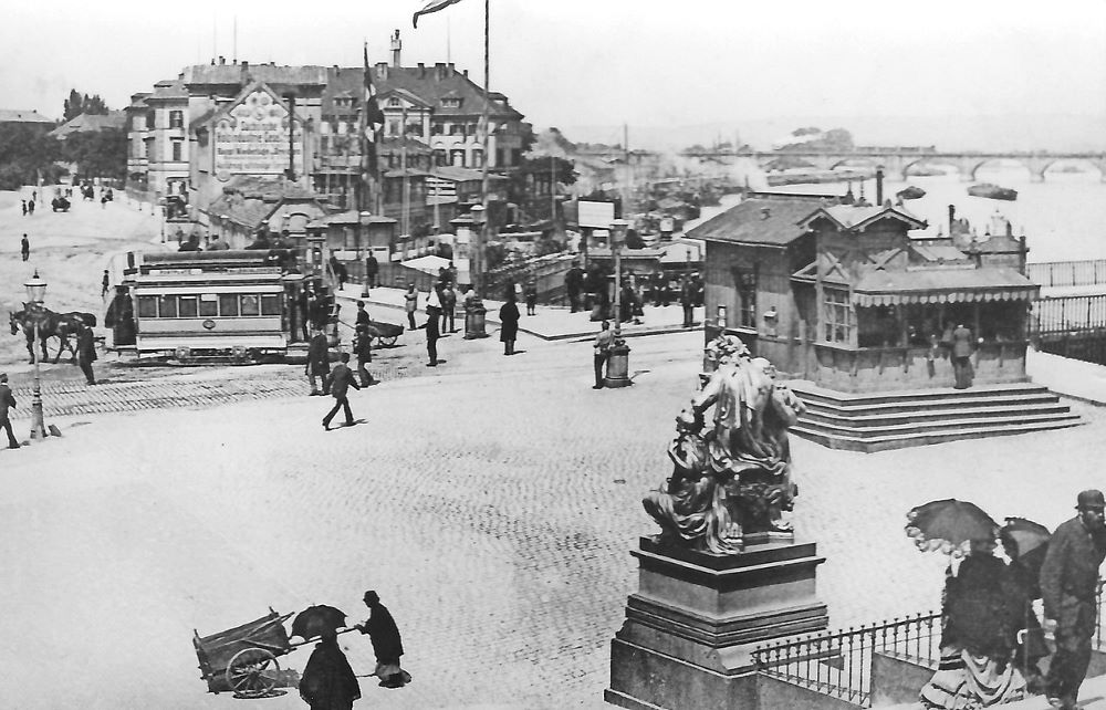 Schlo&szlig;platz  Dresden