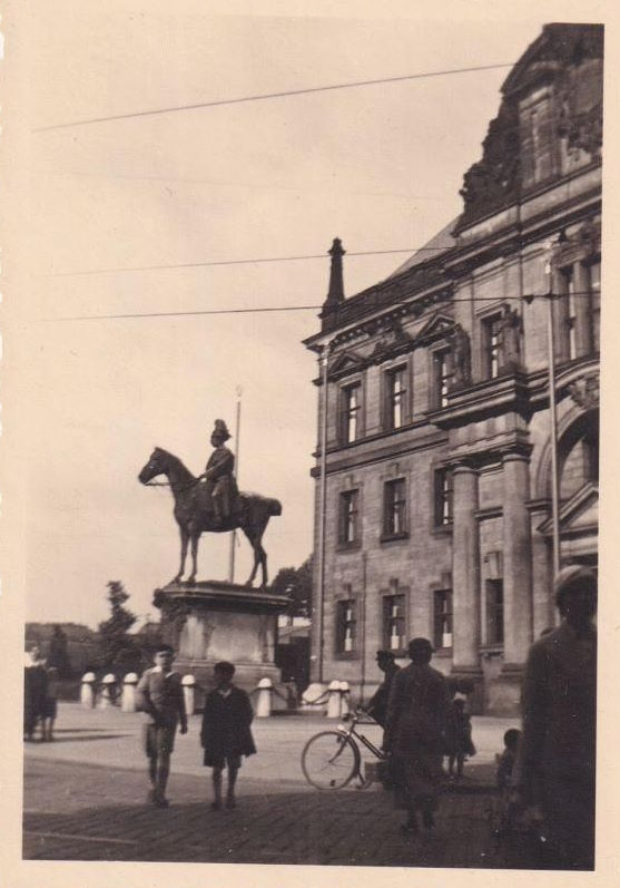 Schlo&szlig;platz  Dresden