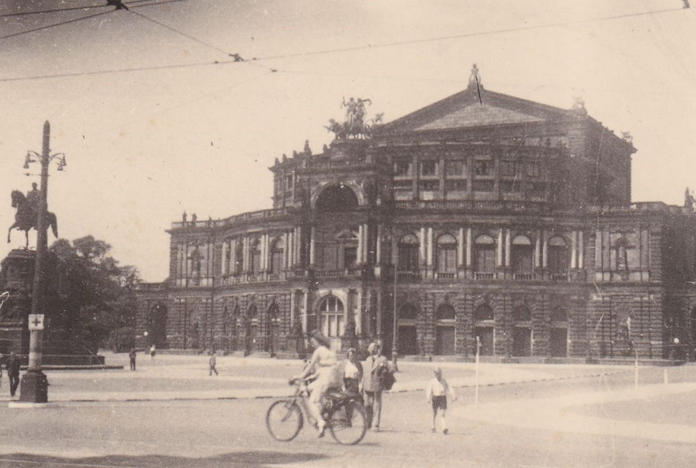 Theaterplatz 2  Dresden