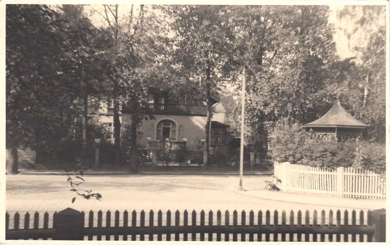 Regerstra&szlig;e 10 (-1926 Johannstra&szlig;e 31) / Barteldesplatz  Dresden