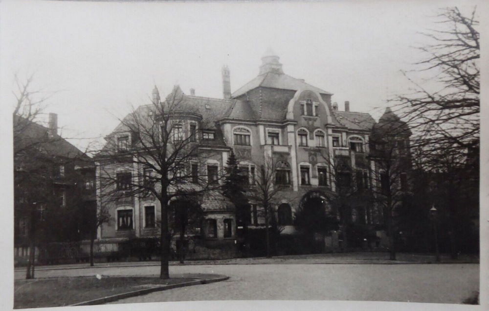 Stresemannplatz 3 (Walderseeplatz 3) / Wallotstraße / Henzestraße  Dresden