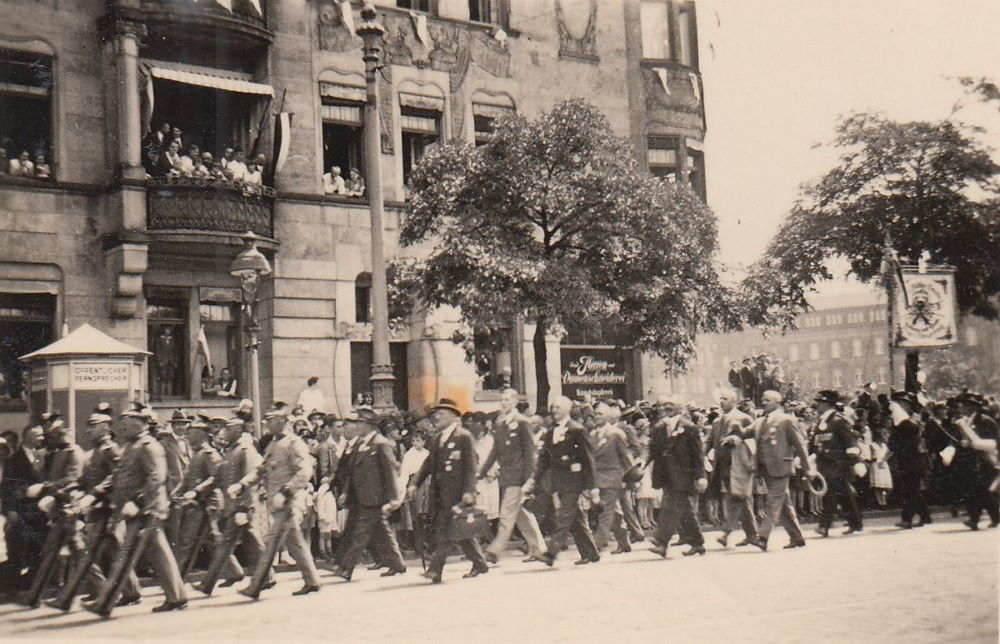 Albertstra&szlig;e 12 (K&ouml;nig Albertstra&szlig;e 12) / Villiersstra&szlig;e  Dresden