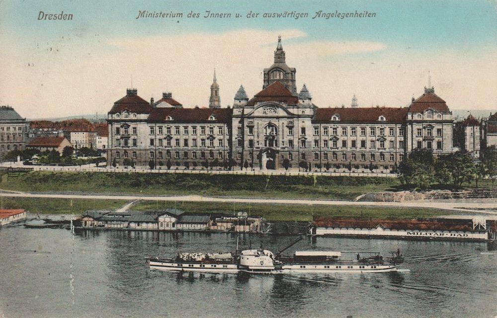 Carolaplatz 2 (K&ouml;nigsufer 2, K&ouml;nigin-Carola-Platz 2) / (Arnimstra&szlig;e 2)  Dresden