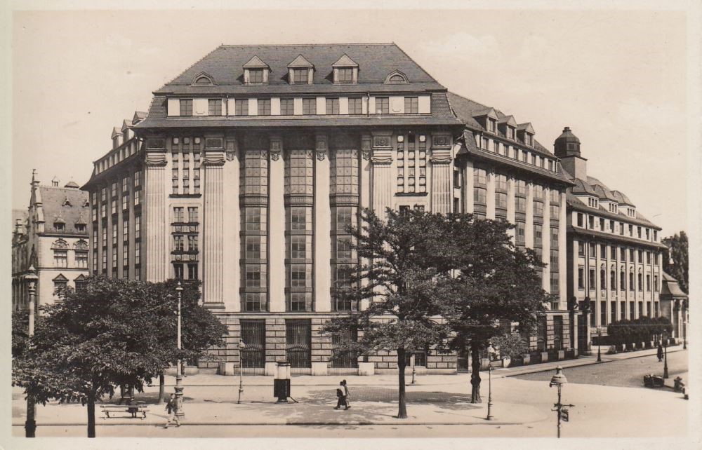 Archivstra&szlig;e 14 (D&uuml;ppelstra&szlig;e 14) / Paul-Schwarze-Stra&szlig;e (St. Privat Stra&szlig;e)  Dresden