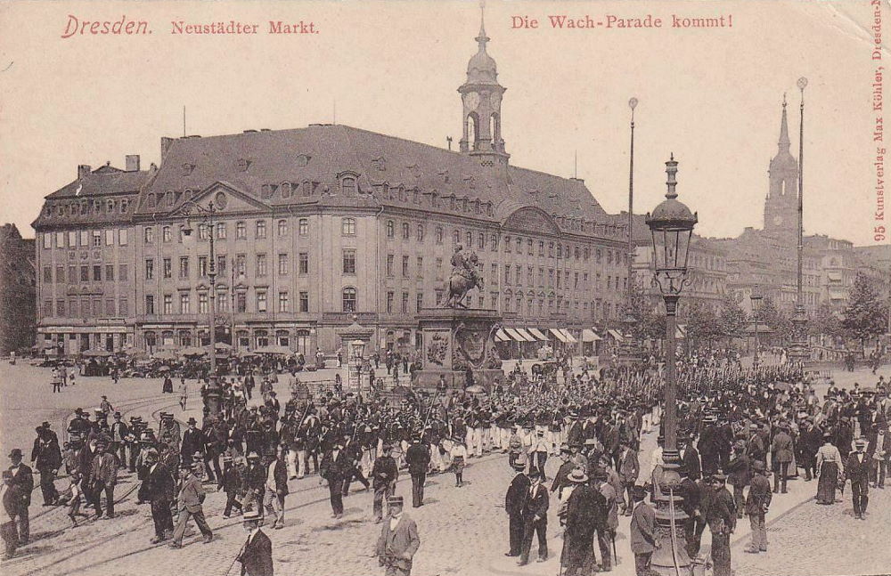Neust&auml;dter Markt - Wachparade  Dresden