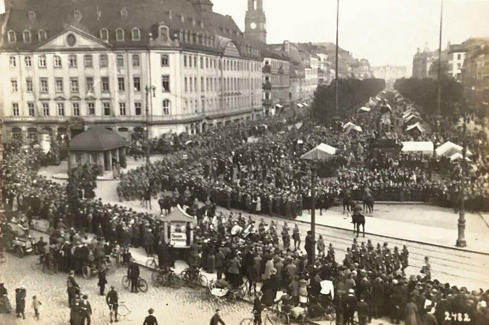 Neustädter Markt - Militärparade Dresden Neustädter Markt - Militärparade Dresden