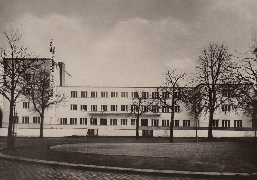 Strehlener Platz 1 (Horst-Wessel-Platz 1)  Dresden