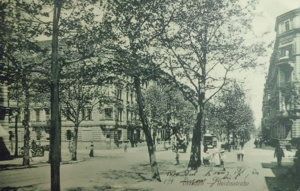 Fritz-Löffler-Straße 30 (Reichsstraße 30) / Reichenbachstraße  Dresden
