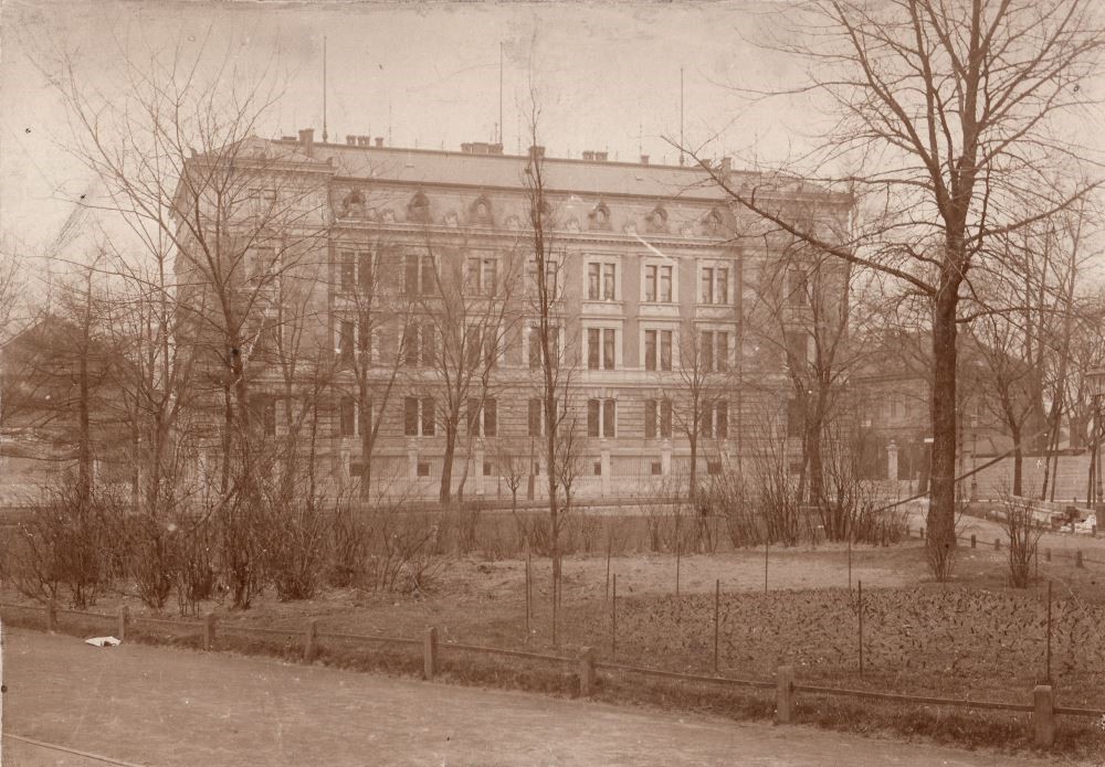 Devrientstra&szlig;e 2 / Am Zwingerteich (Stallstra&szlig;e)  Dresden